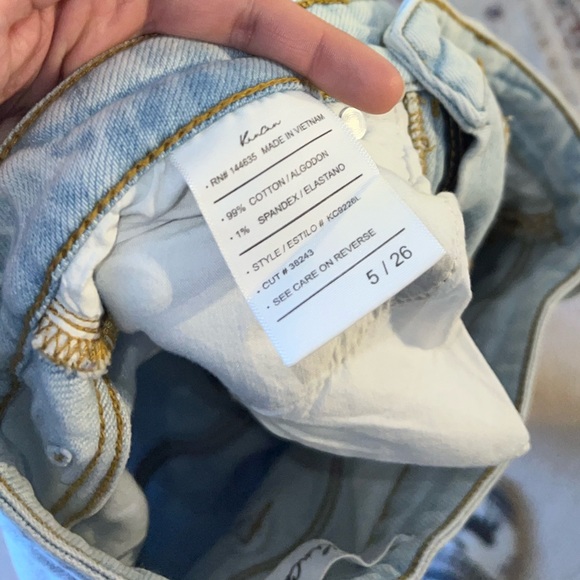 Kancan light was distressed Jean size 5/27 - Picture 5 of 5